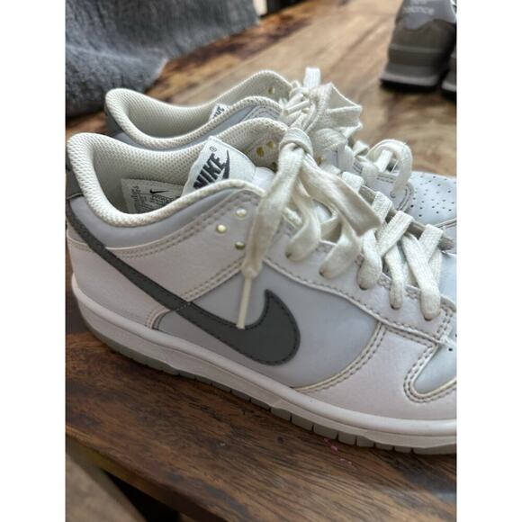 Nike Youth White Dunk Low 'Reflective Swoosh' Lace Up Sneaker Shoes Size 3.5 - Picture 4 of 7